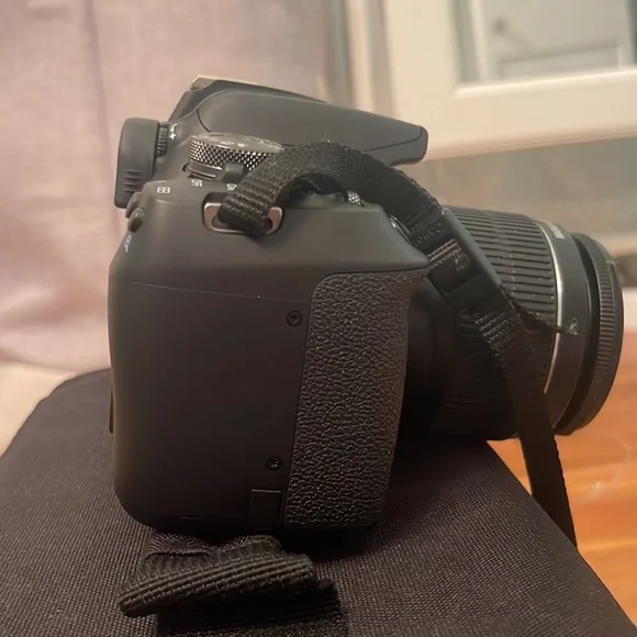 Canon EOS Rebel T7 WITH CASE, STRAP, AND CHARGER